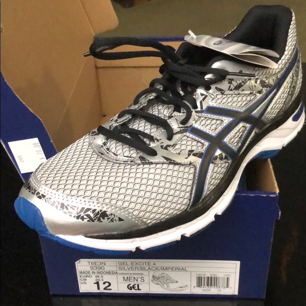 Adidas tennis shoes